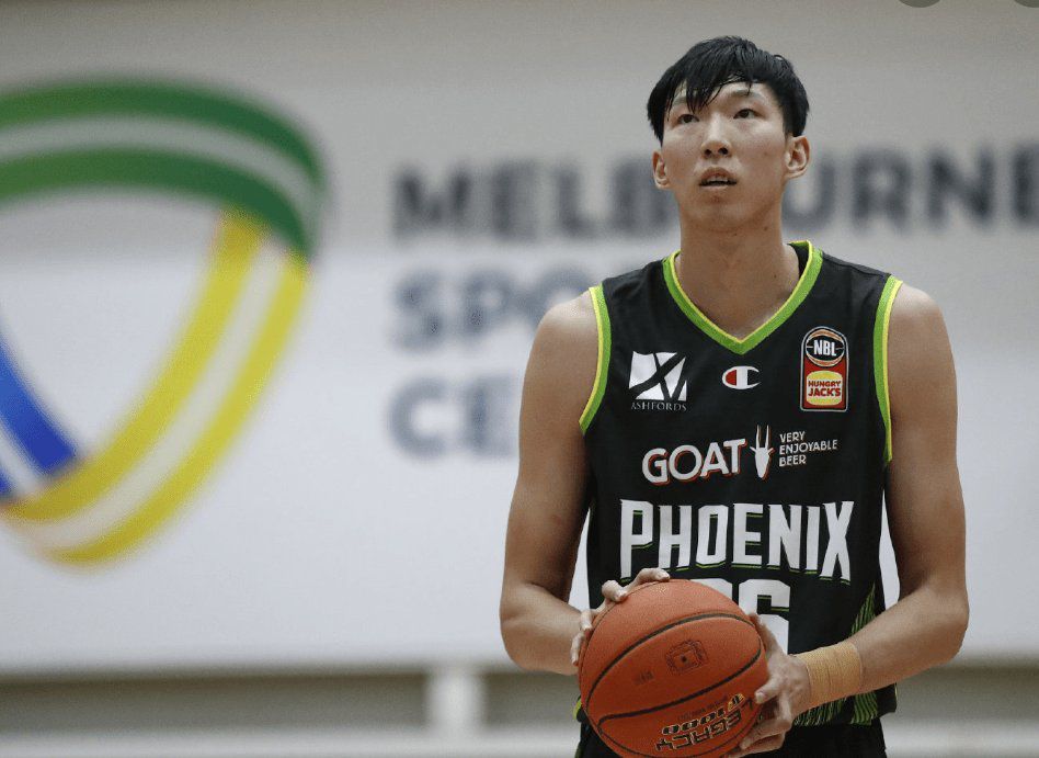 巴黎、切尔西、曼联和曼城都在追求埃斯特瓦奥-威廉，并愿意支付他价值6000万欧元的解约金。